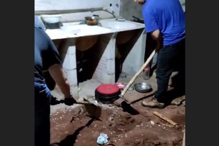 Jovem confessa à polícia que matou companheiro do tio estrangulado com fios