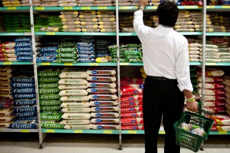 Preço da cesta básica cai em 12 das 17 cidades pesquisadas pelo Dieese