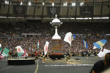 Fluminense derrota Boca Juniors na garra e fatura 1ª taça Libertadores