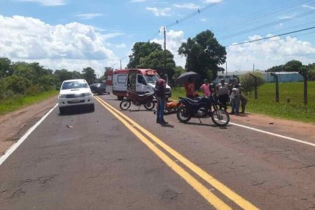 Acidente entre motos deixa 3 pessoas feridas