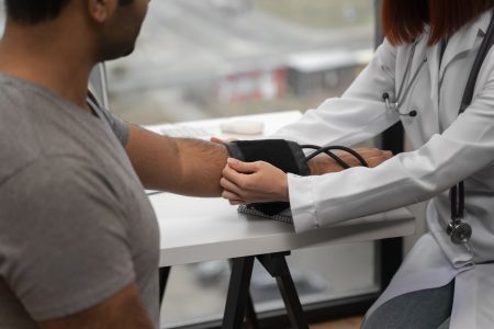 Médicos formados no exterior fazem o Revalida no domingo
