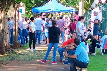 Técnicos da UFGD entram no 2º mês de greve com bloqueio na entrada da reitoria