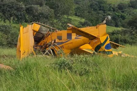 Queda de avião agrícola deixa piloto ferido