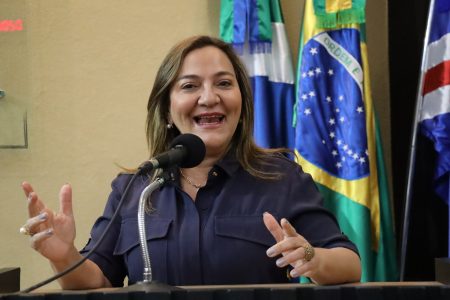 Anny Espínola pede asfalto na Chácara Vista Alegre e melhorias no bairro Boa Vista