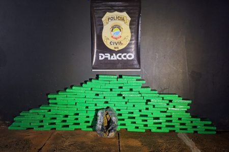 Dracco prende 2 com maconha na fronteira