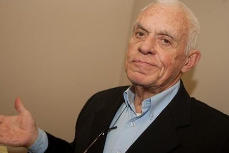Narrador esportivo Silvio Luiz morre aos 89 anos em São Paulo