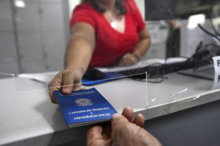 Precisando trabalhar? Funtrab oferece mais de 4,4 mil vagas de emprego em MS