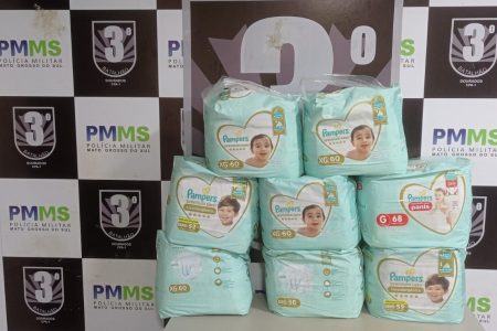 Dupla é presa após furtar pacotes de fraldas em farmácia