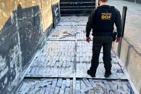 DOF apreende carreta com quase R$ 7 milhões em maconha