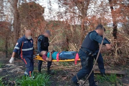Rapaz é baleado após furtar moto e atacar policiais militares