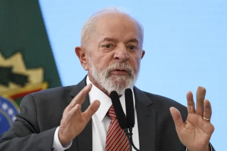 Lula critica prolongamento da greve dos docentes federais
