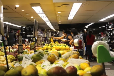 Com alta de 1,2% em maio, comércio cresce pelo 5º mês seguido