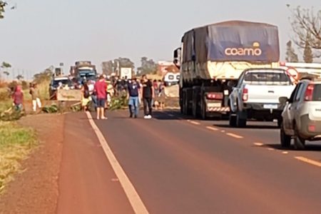 AGORA: Indígenas bloqueiam BR-463 entre Dourados e Ponta Porã