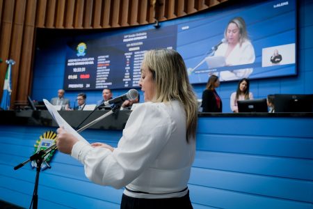 Lia Nogueira intervém por iluminação em rodovia e pavimentação em importantes trechos de Dourados