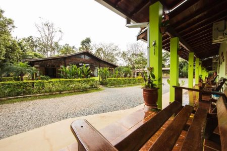 Pousada de Bonito oferece hospedagem econômica e agenda roteiros de experiências pelo Pantanal