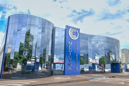 UCP com matrículas abertas: últimas vagas; faça parte da melhor estrutura em Medicina no Paraguai