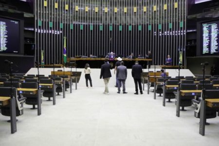 Câmara conclui votação da PEC que repassa dinheiro para a prevenção de desastres