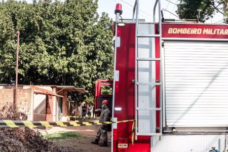 Incêndio destrói casa e cadáver de morador é encontrado nos escombros