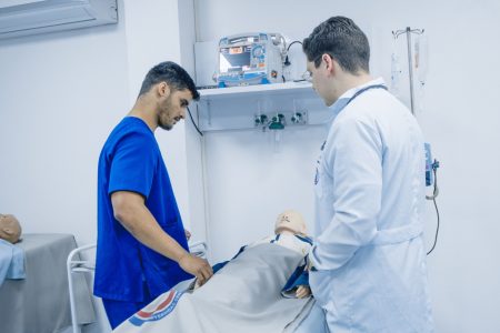 UCP tem malha curricular supervisionada com prática desde 1º semestre de medicina