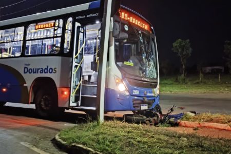Identificado motociclista que morreu ao colidir contra ônibus em Dourados