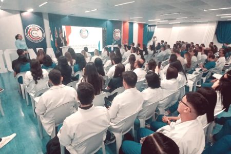 UCP entrega ‘Mérito Acadêmico’ aos destaques em cada semestre