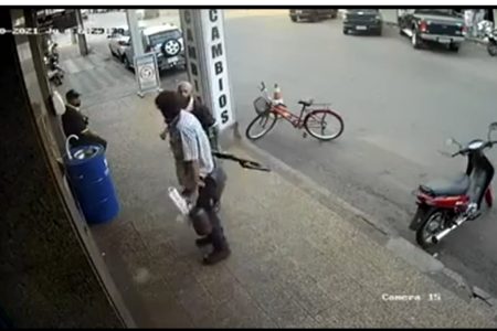 Segurança que matou vendedor ambulante pega 12 anos de cadeia