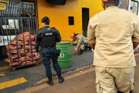 ASSISTA: Câmera de segurança flagra execução de rapaz em conveniência