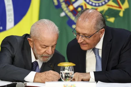 Apex assina convênios de R$ 537 milhões para incentivar exportação