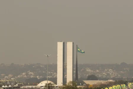 CDH analisa sugestão de plebiscito em 2026 sobre volta da monarquia no Brasil