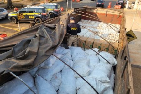 PRF apreende contrabando milionário de agrotóxicos em Ponta Porã