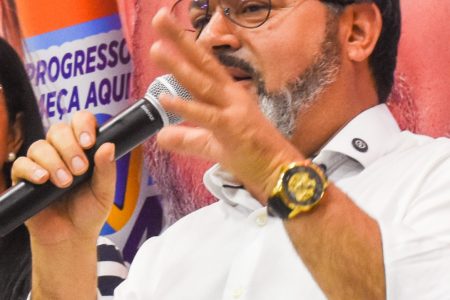 Moradia popular, urbanização e ensino público nas prioridades de Carlos Bernardo com o governo Lula