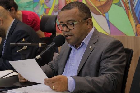 Jelson Bernabé pede melhorias na sinalização da área central e tapa buracos na Granja