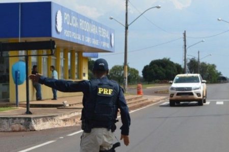 PRF apreende cocaína em ônibus fretado