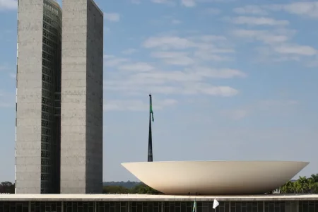 Lira anuncia Hugo Motta como candidato à presidência da Câmara