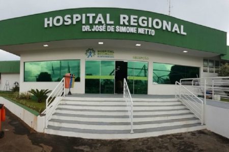Motociclista ferida em acidente na Avenida Brasil continua internada no Regional