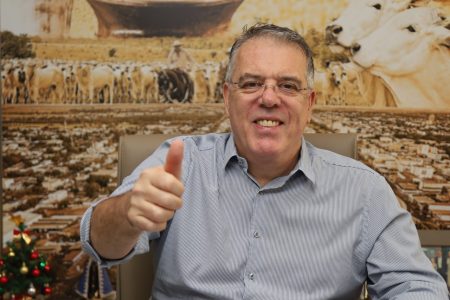 Após viagem internacional, Eduardo Campos retoma agenda na Prefeitura