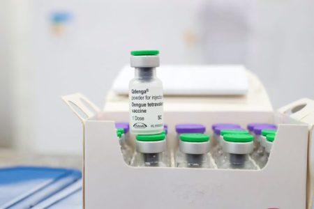 Governo repassa recursos para municípios garantirem vacinação contra a dengue