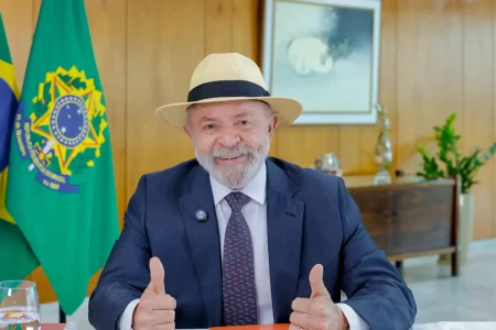 Aprovação de Lula cai a 24% e é a pior de todos os seus mandatos, aponta Datafolha