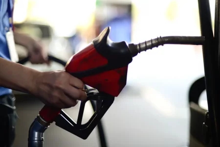 Petrobras reajusta preço do diesel em R$ 0,22 às distribuidoras