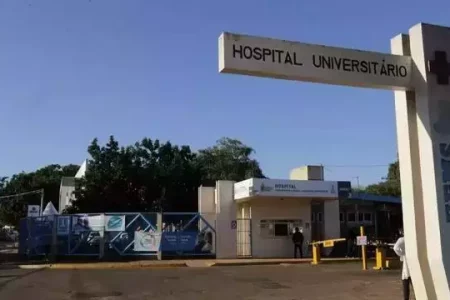 Menino de 4 anos morre em hospital após ingerir remédio controlado do pai