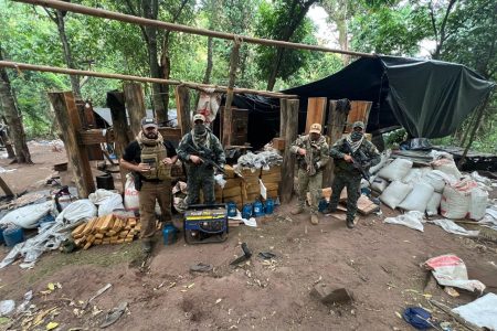Operação destrói acampamentos do narcotráfico em Cerro Guasú, na Fronteira