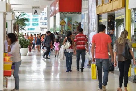 Vendas no comércio fecham 2024 com alta de 4,7%, a maior desde 2012