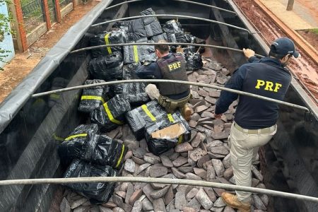 PRF apreende 2,6 toneladas de maconha e munições em carga de minério