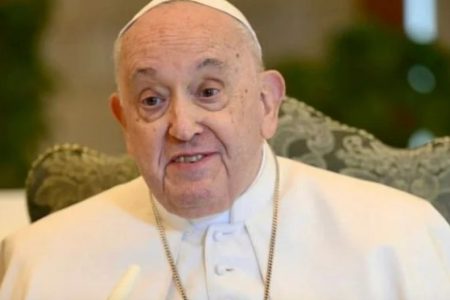 Com saúde debilitada, Vaticano cancela compromissos do Papa Francisco no fim de semana