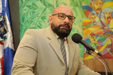 Vereador Carlos Bordão pediu construção de parque infantil no Bosque Carandá I