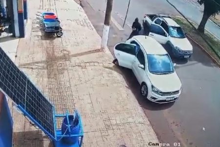 Imagens mostram homem sendo executado por pistoleiro em Ponta Porã