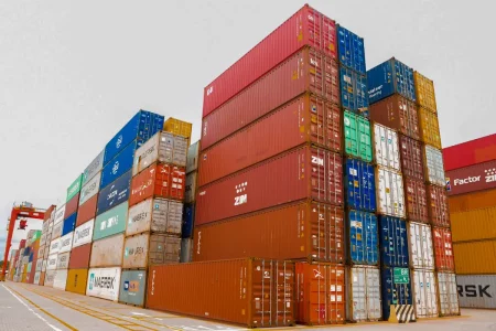 Balança comercial tem primeiro déficit mensal desde janeiro de 2022