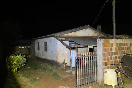 ASSISTA: Filha mata o pai com facada no peito após discussão por dívida em MS