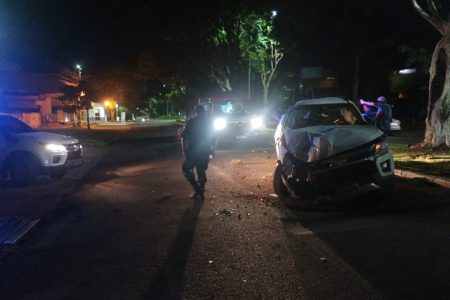 Jovem invade SENAI, furta caminhonete e bate veículo durante perseguição em Ponta Porã
