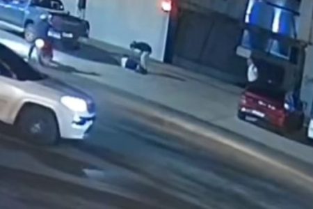 Criminosos armados rendem motorista e roubam caminhonete Hilux em Ponta Porã